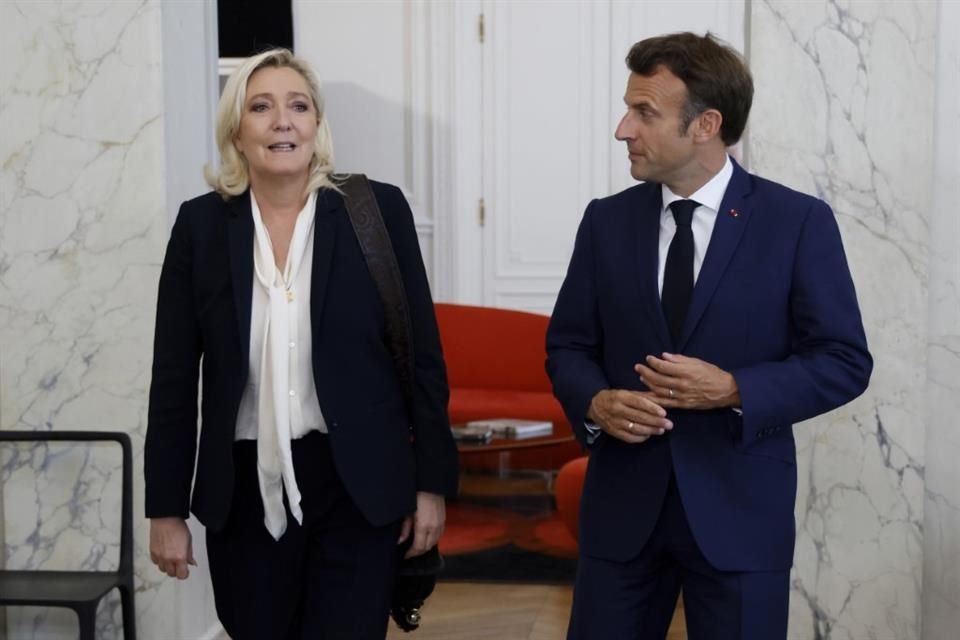 El Presidente frances Emmanuel Macron y la líder de extrema derecha Marine Le Pen el 21 de junio del 2022.