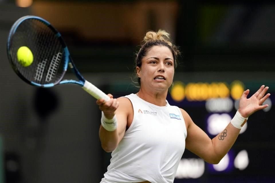 Renata Zarazúa cayó en dos sets por 6-7 y 3-6 ante la británica Emma Raducanu, pero se convirtió en la primera mexicana en jugar en la cancha central de Wimbledon.