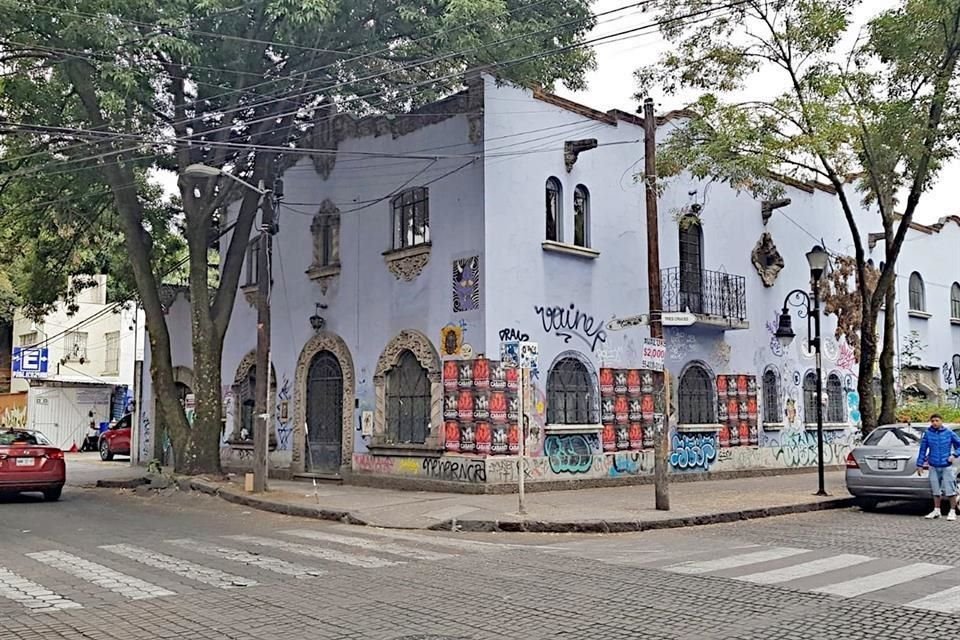 En Francisco Ortega, Coyoacán, está una de las casonas intervenida sin permisos y alterando la estructura original.