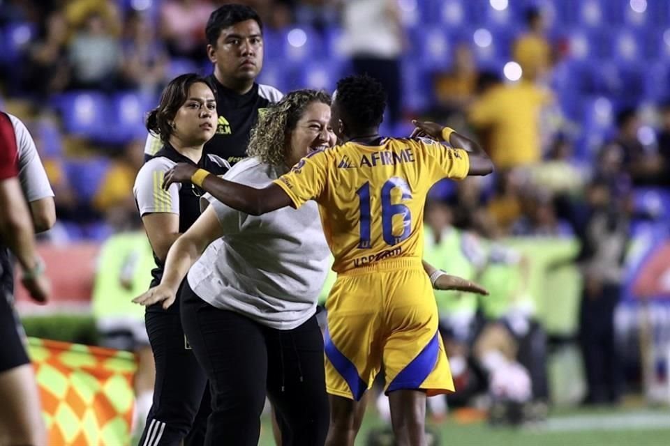 También celebró Milagros.