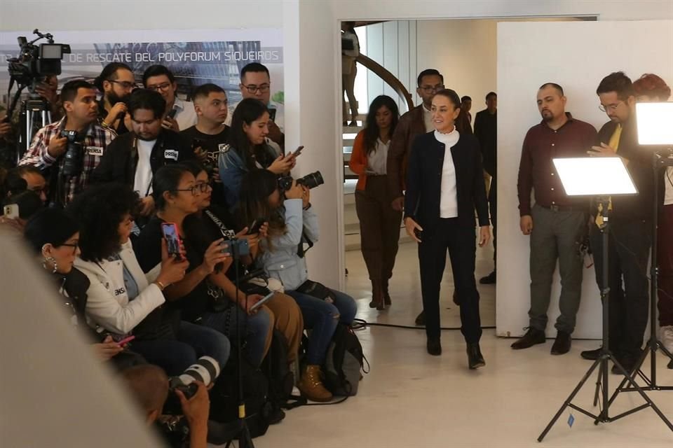 La virtual Presidenta electa ofreció una rueda de prensa luego de evento con jóvenes simpatizantes de su movimiento.