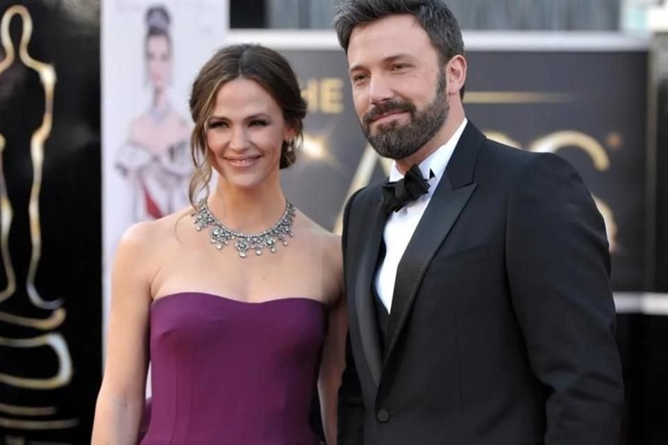 Jennifer Garner estaría evitando apoyar a Ben Affleck en sus aparentes problemas matrimoniales con Jennifer Lopez, según fuentes.