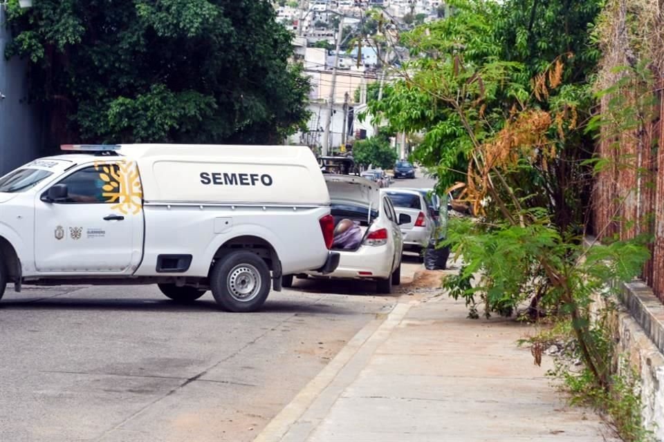 Tres cuerpos fueron hallados en la cajuela de un auto en la Colonia Hogar Moderno.