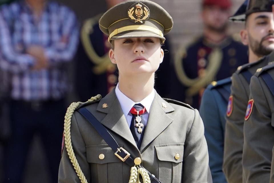 La heredera al trono portó el uniforme militar de gala  para la ceremonia.