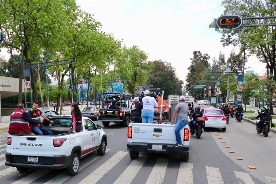 Un grupo de mujeres y hombres acudieron a la explanada de la Alcaldía Cuauhtémoc, para inconformarse por el operativo.