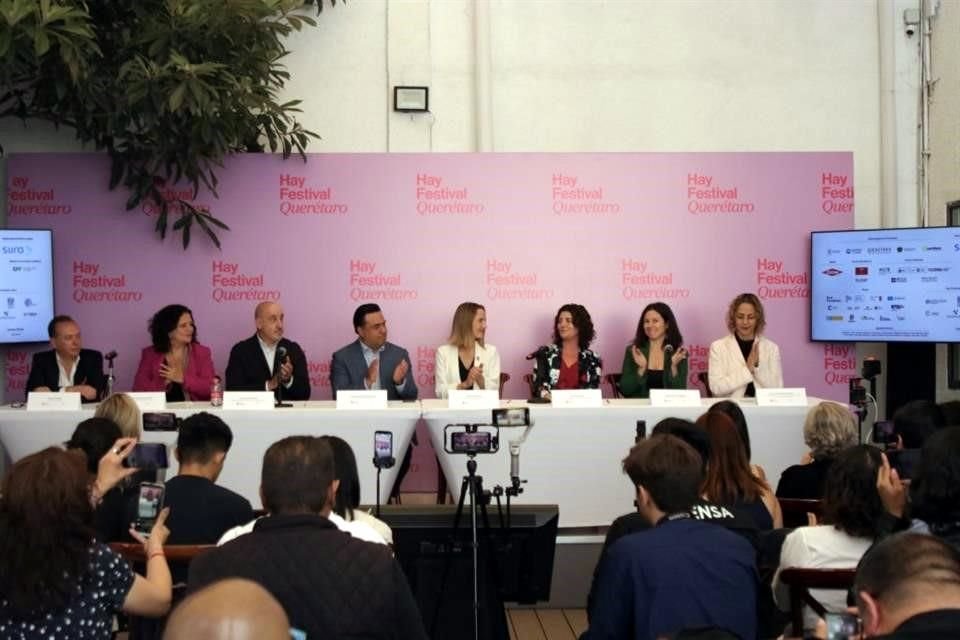 Autoridades, patrocinadores y organizadores se dieron cita en la representación del Estado de Querétaro en la Ciudad de México para dar a conocer los detalles del Hay Festival en su novena edición.