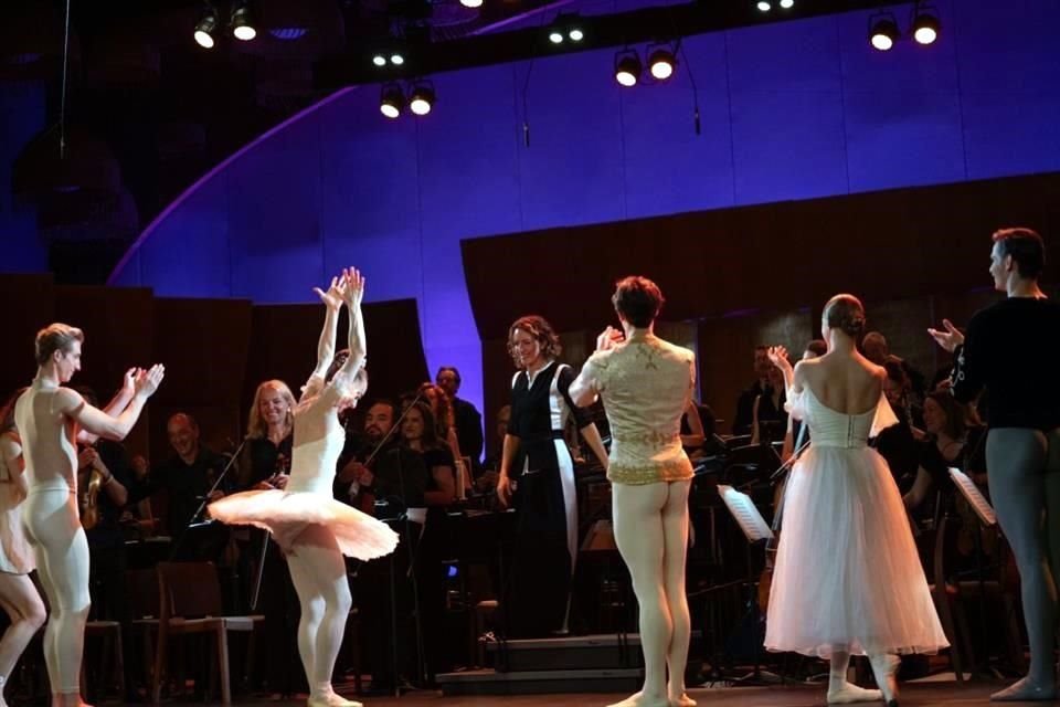 El lunes pasado, Alondra de la Parra dirigió la orquesta en la primera gala de ballet del Festival Paax 'El mundo de Wheeldon'.