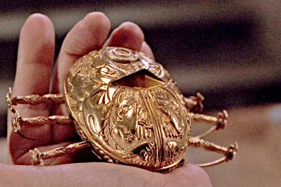 El filme 'Cronos' de Guillermo del Toro le dio su primer Ariel.