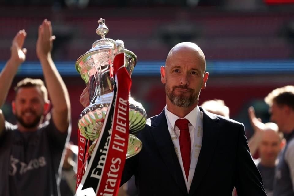 Erik ten Hag guio al United a ganar la Copa de Inglaterra.