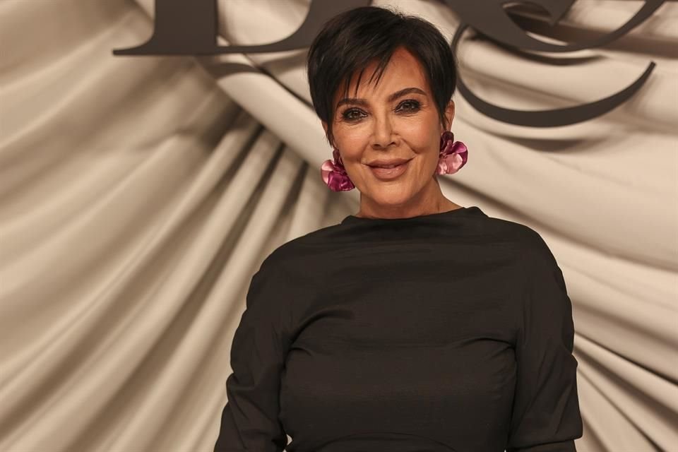 Kris Jenner reveló durante un episodio de 'The Kardashians' que le extirparán los ovarios luego de detectarle un tumor y un quiste.
