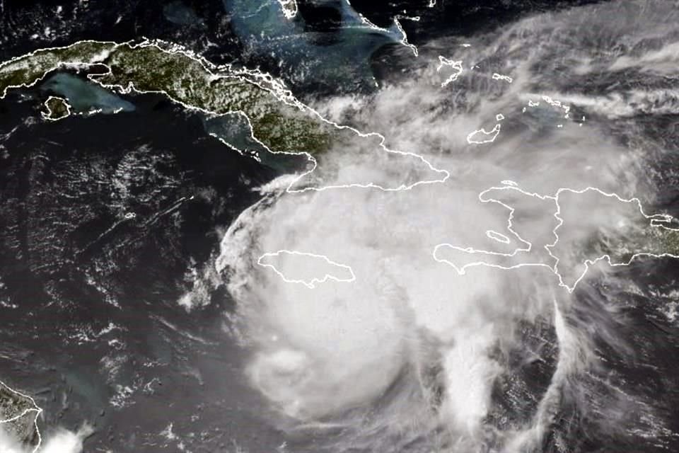 El huracán 'Beryl' dejó a más de 400 mil hogares sin electricidad tras su paso por Jamaica, donde quedó un rastro mortal de destrucción.