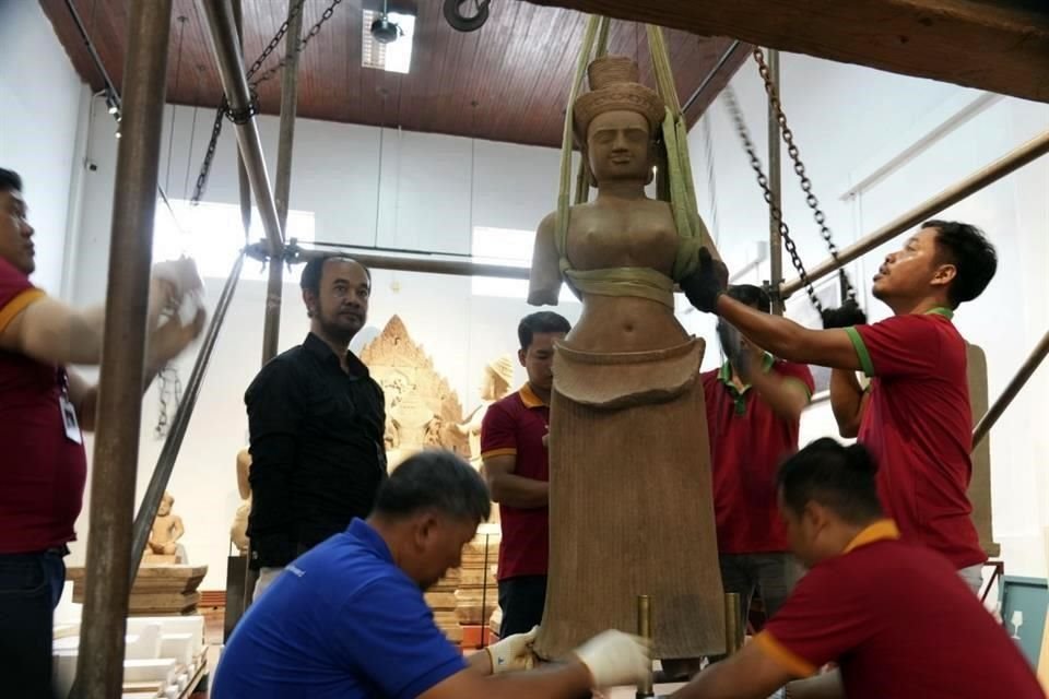 Las piezas fueron recibidas en el Museo Nacional, ubicado en Phnom Penh, donde serán exhibidas.