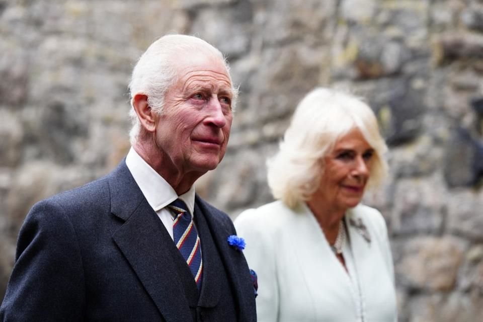 El Rey Carlos III envió sus condolencias a los afectados por el paso de 'Beryl' en el Caribe; Guillermo y Kate mandan apoyo en privado.
