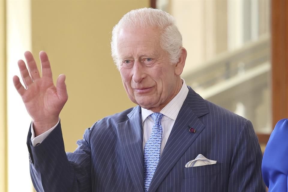 El Rey Carlos III envió sus condolencias a los afectados por el paso de 'Beryl' en el Caribe; Guillermo y Kate mandan apoyo en privado.