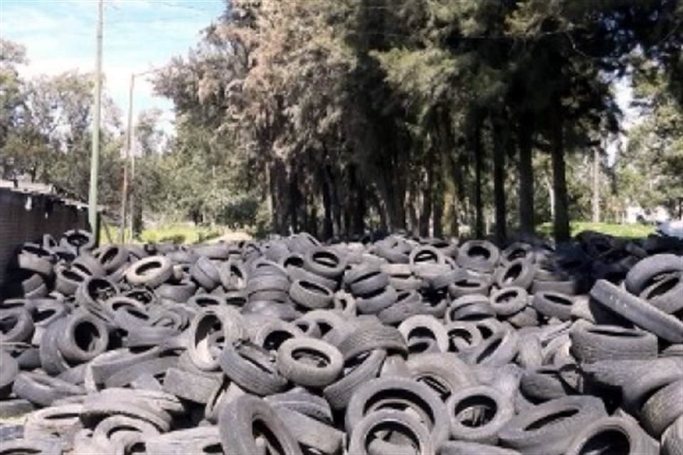 Más de 5 mil 600 unidades de llantas abandonadas en la vía pública fueron reunidas en Xochimilco y Venustiano Carranza.