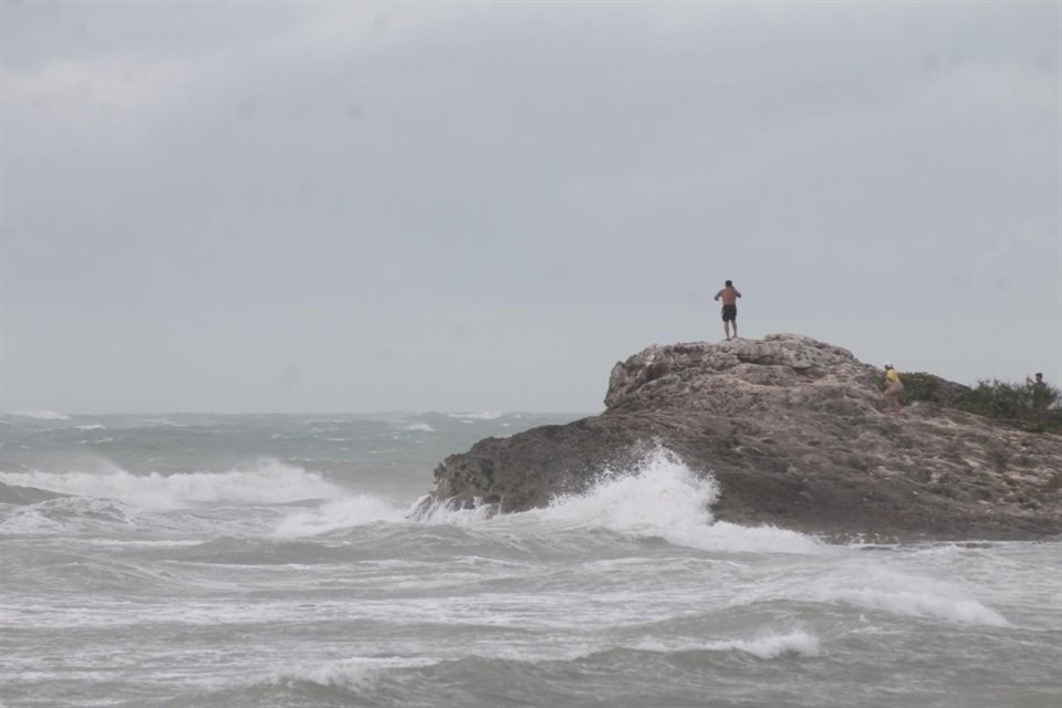 'Beryl' se debilitó a tormenta tropical en su paso por Yucatán, informó el Centro Nacional de Huracanes de Estados Unidos.