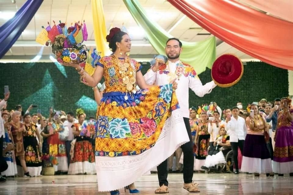 La Vela Muxe 'es una fiesta para la diversidad, para que la gente que no conoce la cultura del istmo vea cómo las muxes se festejan año con año', dice Pilar Sánchez Salinas, promotora de la celebración.