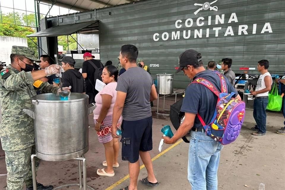 'Avisó la Gobernadora (Mara Lezama) que si uno no puede prender lumbre o algo, viniera por un platillo de comida; por eso vinimos aquí', contó una pobladora.