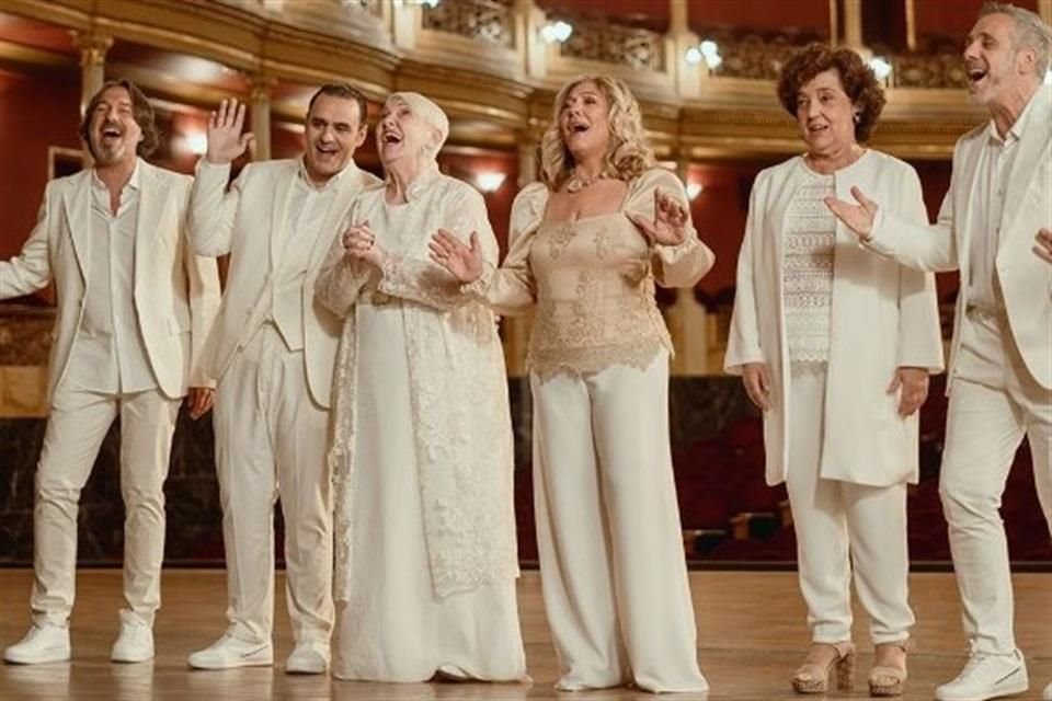 Mocedades está integrado actualmente por José Miguel González, Izaskun e Idoia Uranga, Rosa Rodríguez, Toni Menguiano y José María Santamaría.