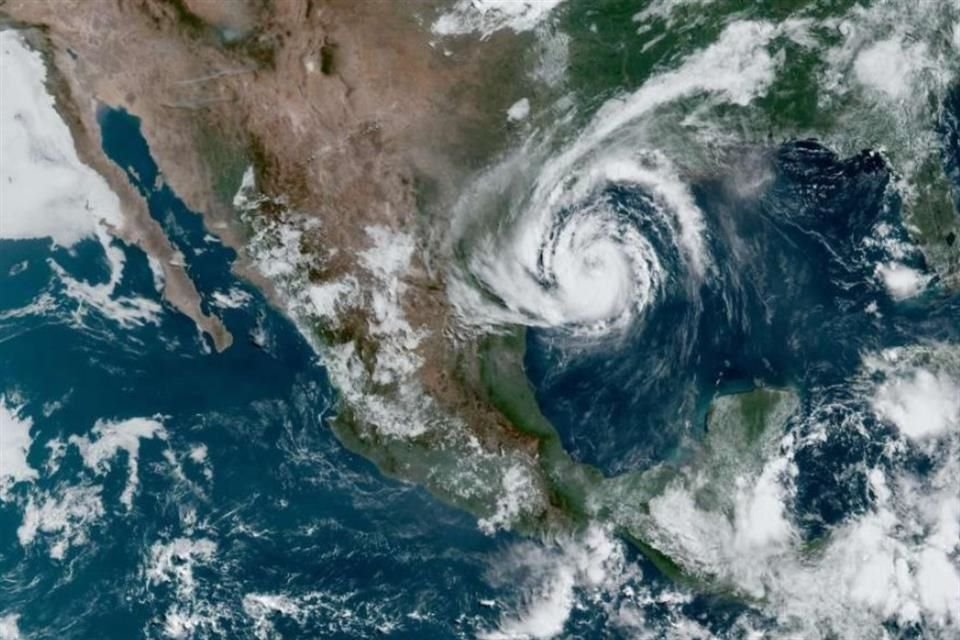 Se prevé que 'Beryl' se convierta de nuevo en huracán antes de tocar tierra en Texas, Estados Unidos.