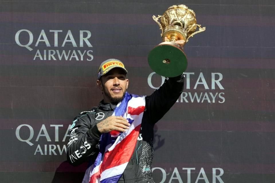 Lewis Hamilton le dio una gran satisfacción a sus aficionados al imponerse en el Gran Premio de Gran Bretaña.