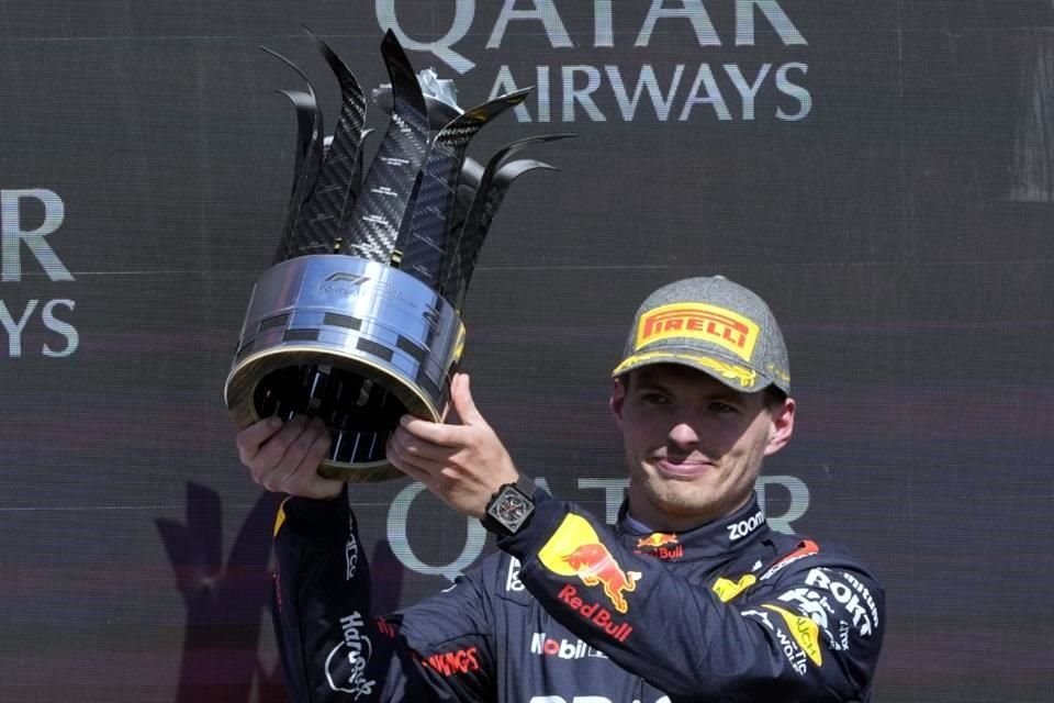 Max Verstappen logró rescatar el segundo puesto en Gran Bretaña.