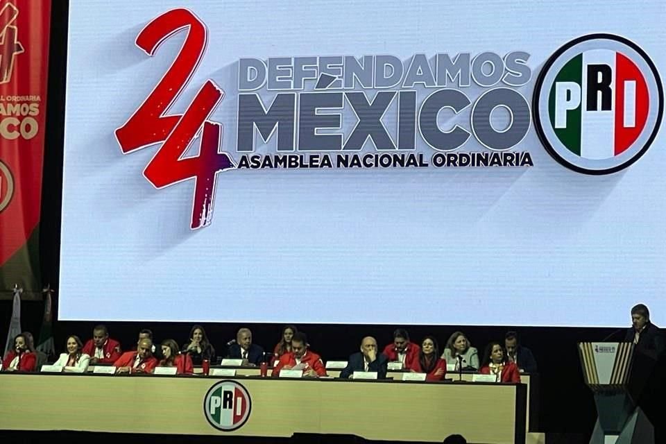 La asamblea priista se realiza en el Pepsi center de la Ciudad de México.