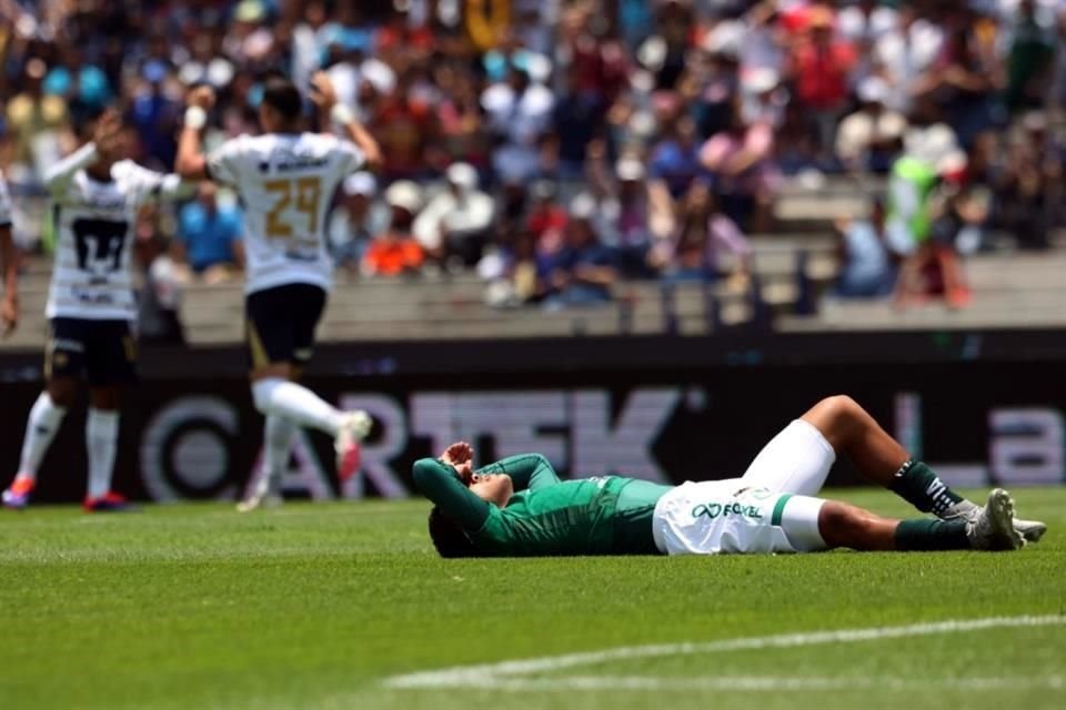 Luis Cervantes llegó tarde y en su intento por despejar, mandó el balón al fondo de su propia portería.