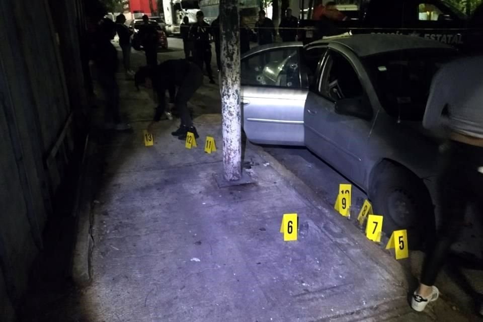 Al menos dos hombres fueron asesinados y dos más resultaron con lesiones durante un enfrentamiento a balazos en Tlalnepantla de Baz.