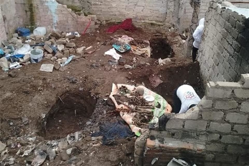 Colectivo Corazones Unidos en la Búsqueda de Nuestros Tesoros localizó dos fosas clandestinas en Pueblo Quieto, donde hallaron tres cuerpos.