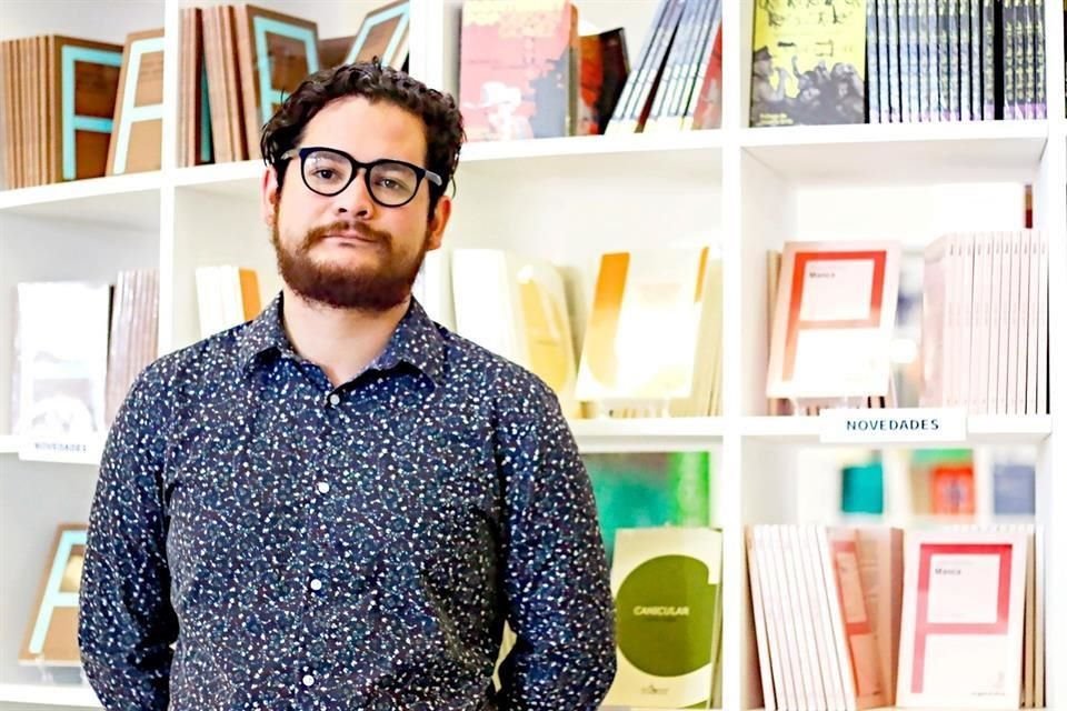 El poeta ganó el galardón otorgado por Conarte por su libro Cuadernos de tinta extraña.