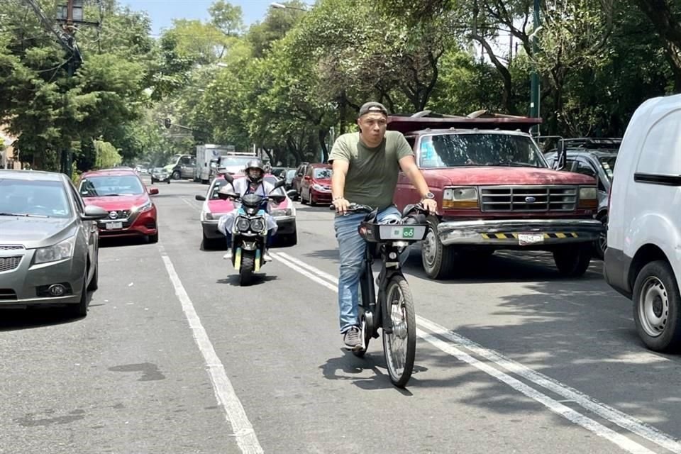 Vecinos lamentan que los vehículos no respeten la ciclovía.