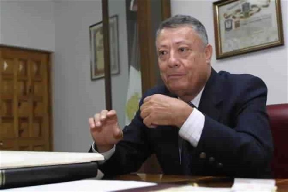 El Gobernador de Jalisco, Enrique Alfaro, anunció el fallecimiento de su padre, Enrique Javier Alfaro Anguiano, ex rector de la UdeG.