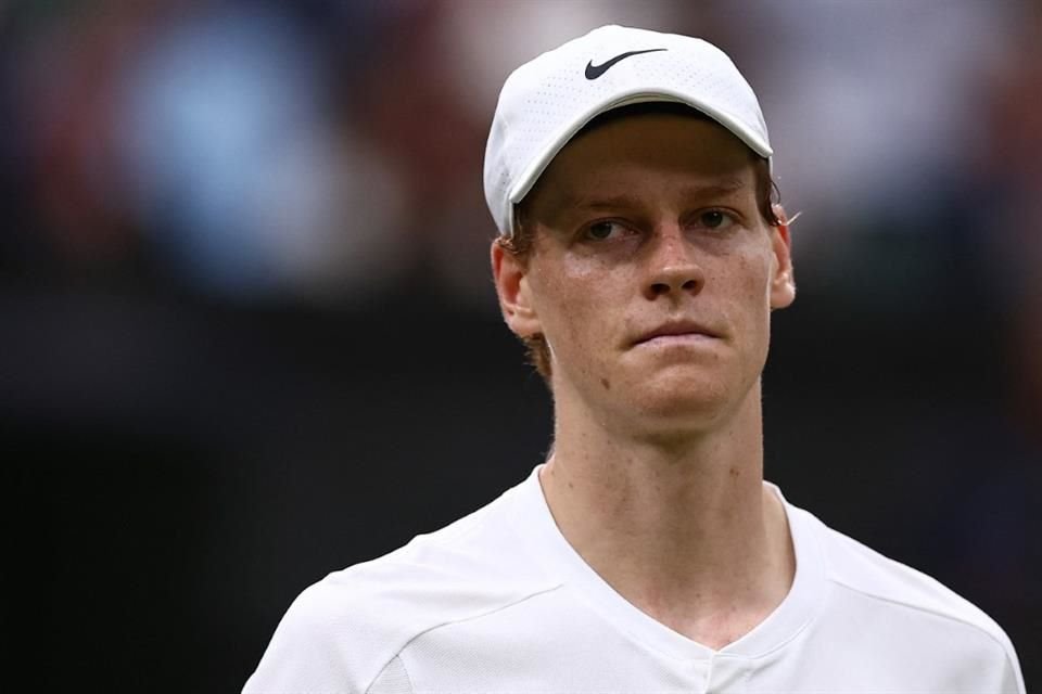 Jannik Sinner cayó ante Daniil Medvedev con marcador de 6-7 (7), 6-4, 7-6 (4), 2-6 y 6-3 en los Cuartos de Final de Wimbledon.