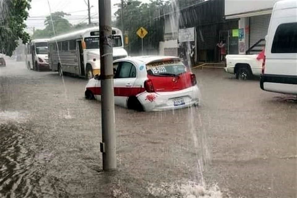 Inundaciones en Veracruz por el paso de la onda tropical número 8.