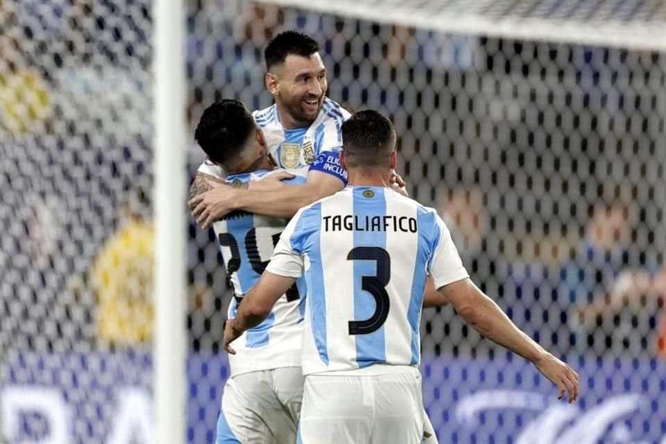 Lionel Messi alabó a sus compañeros de Argentina.