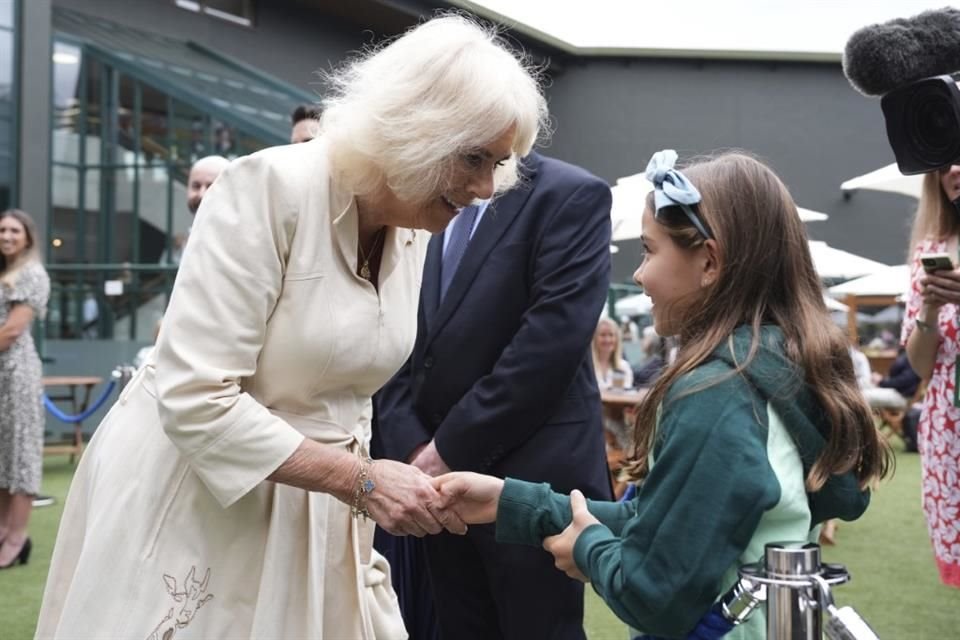 La monarca se mostró sonriente al saber que comparte el nombre con la hija del tenista.