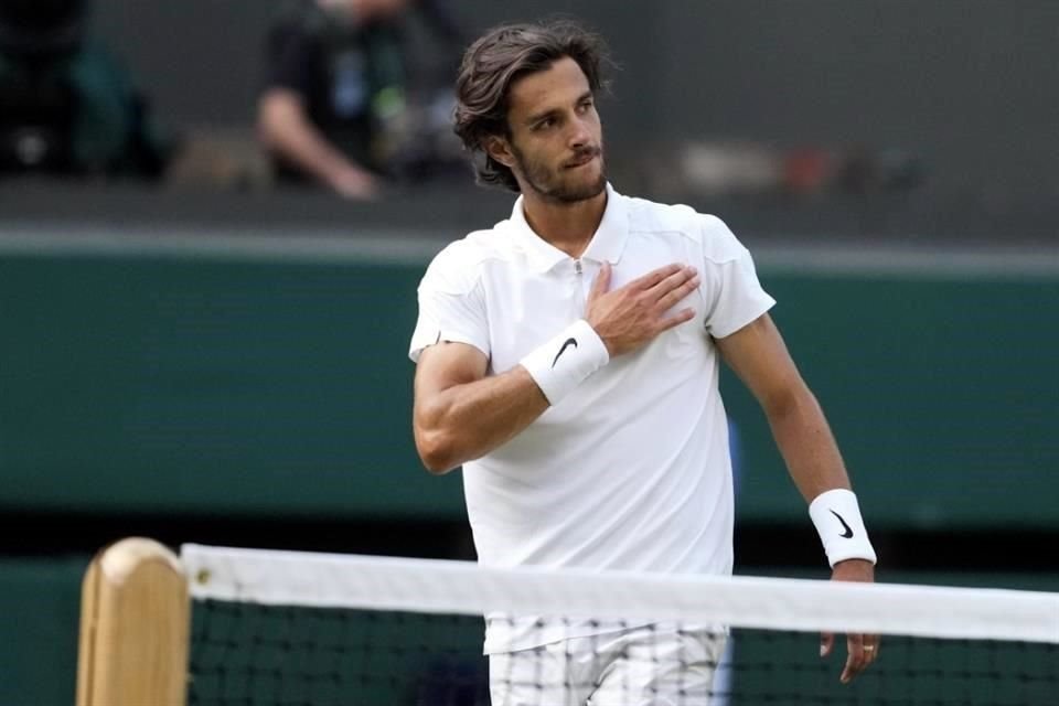 Lorenzo Musetti intentará dar la campanada ante el favorito Novak Djokovic.