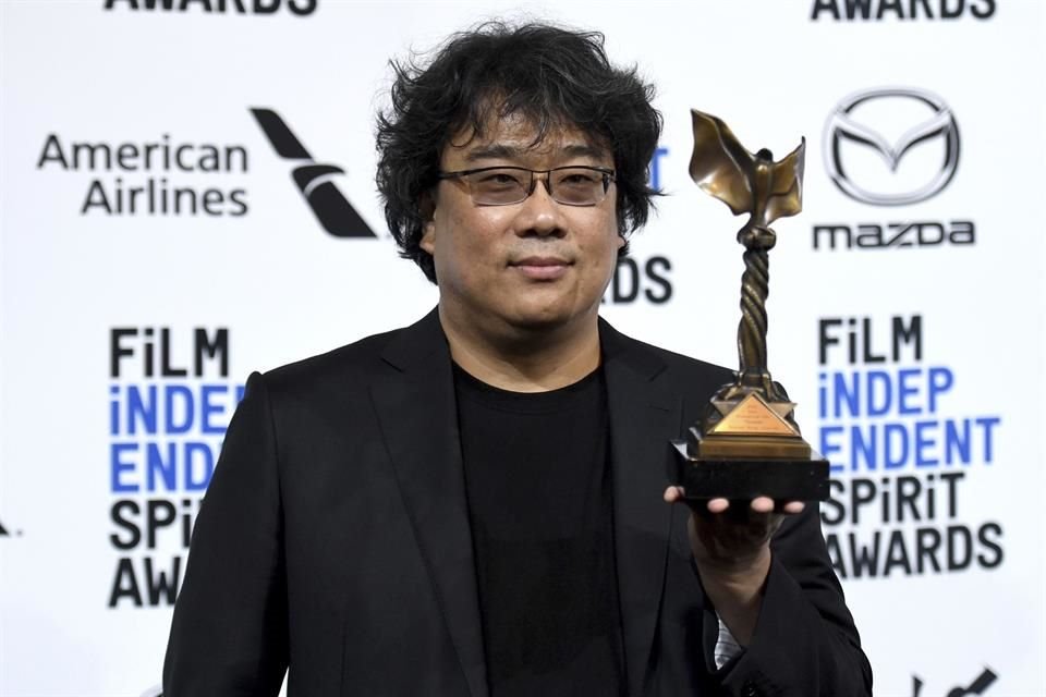 Bong Joon-ho durante la entrega 35 de los Premios Spirit de Cine Independiente.
