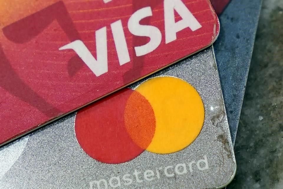 Visa y Mastercard mencionaron esfuerzos en todo el mundo para aislar a Rusia del sistema financiero.