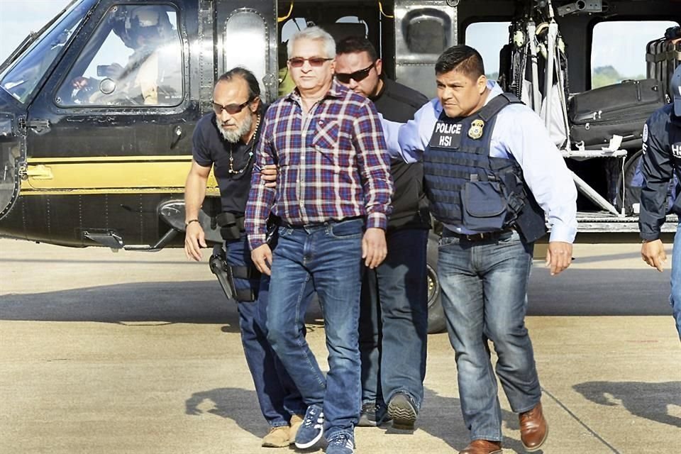 El ex Gobernador de Tamaulipas siendo entregado a autoridades estadounidenses luego de ser extraditado a Texas en el año 2018.