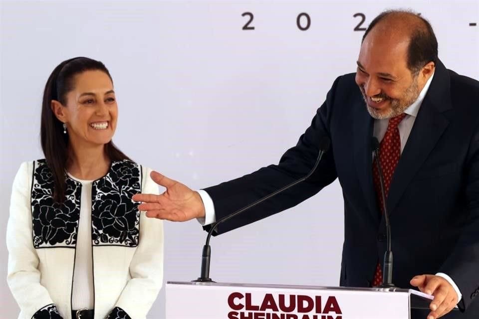 La virtual Presidenta electa, Claudia Sheinbaum, presentó a Lázaro Cárdenas, como su próximo Jefe de Gabinete.