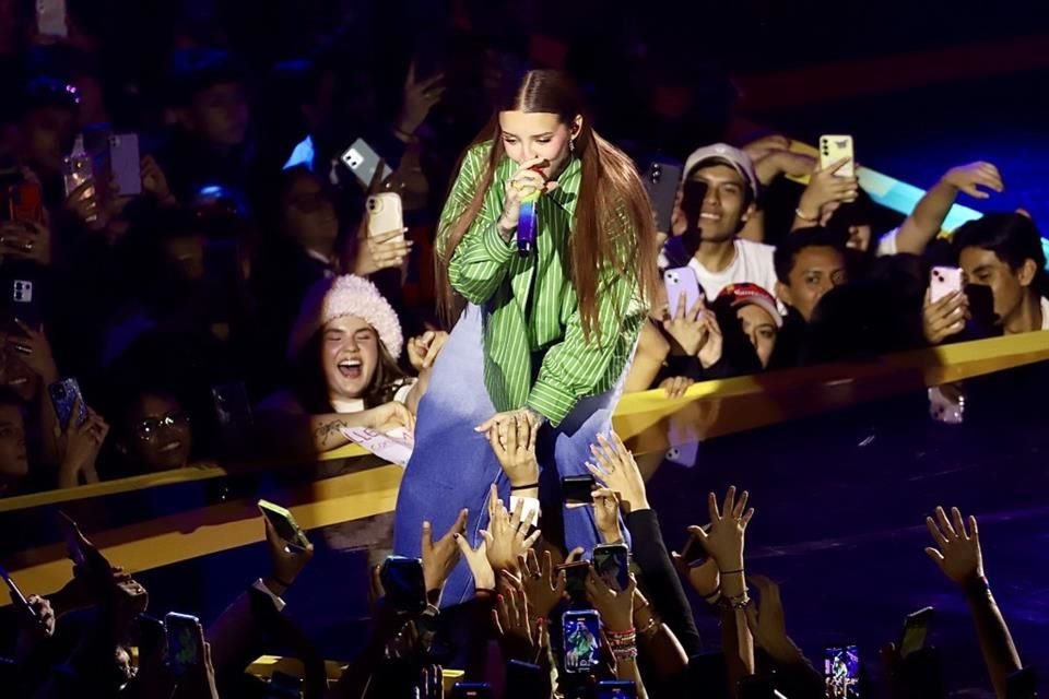 Young Miko rapeó en la ceremonia.