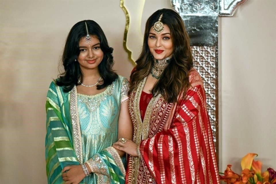 La actriz de Bollywood Aishwarya Rai Bachchan posó junto a su hija Aaradhya.