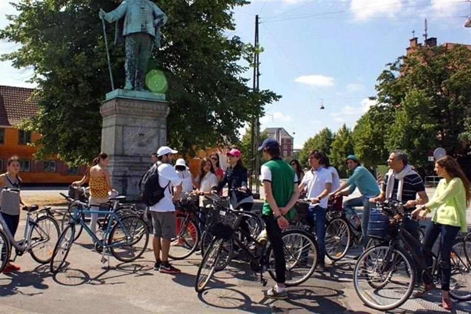 Los turistas que lleguen en bicicleta a un lugar turístico tendrá una comida gratis, vino o entrada gratuita a museos.