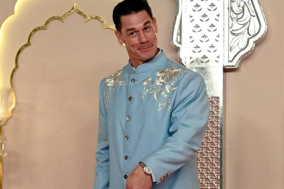 John Cena se la pasó divertido en la alfombra previa a la boda.
