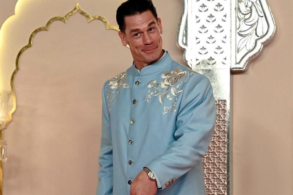 John Cena se la pasó divertido en la alfombra previa a la boda.