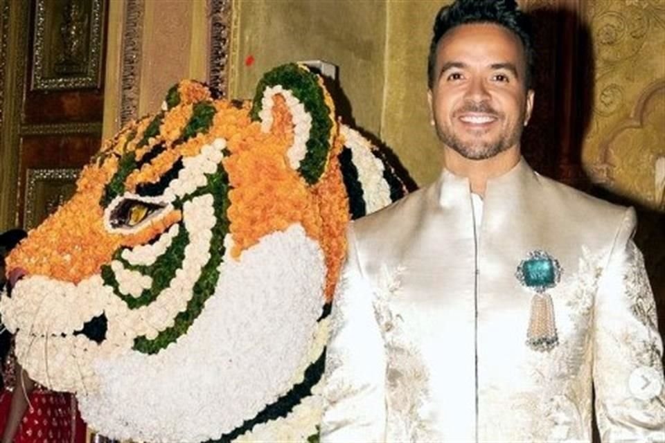 Luis Fonsi presumió que puso el toque latino en el enlace.