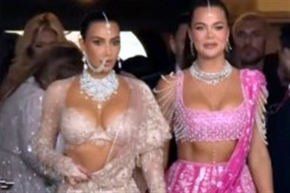 Las Kardashian llegaron a la boda del magnate.