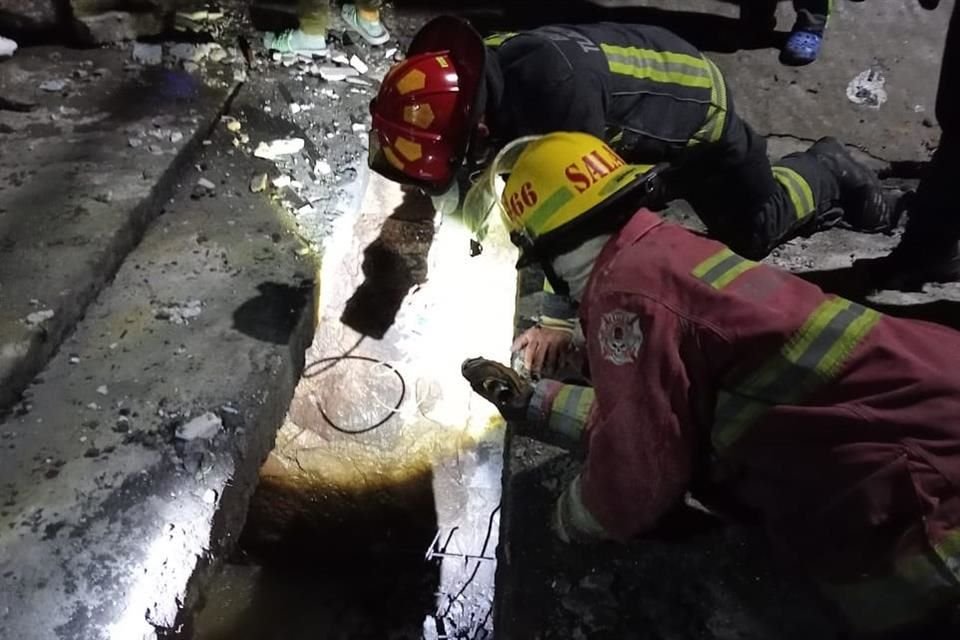 En las primeras indagatorias, se determinó que fue una maleta sobre una tapa de drenaje la que provocó la explosión y dejó un fuerte olor a pólvora.